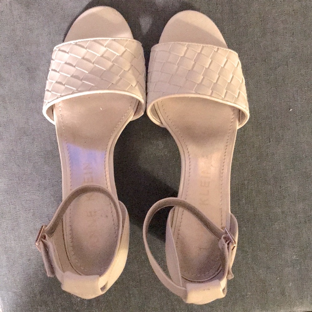 Anne Klein size 10 Ivory Dress Sandals